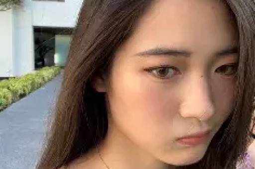 1天曝3大瓜！顶流女星签协议、约会激吻、知三当三各个炸裂